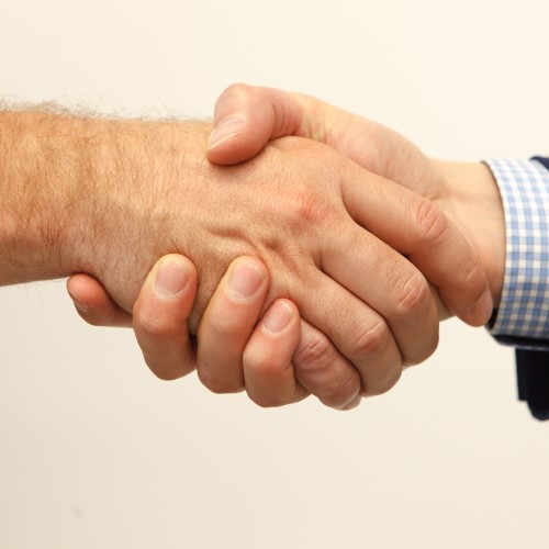 2 people shaking hands